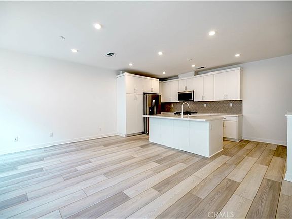 3rd image of 1243 W Cara Dr