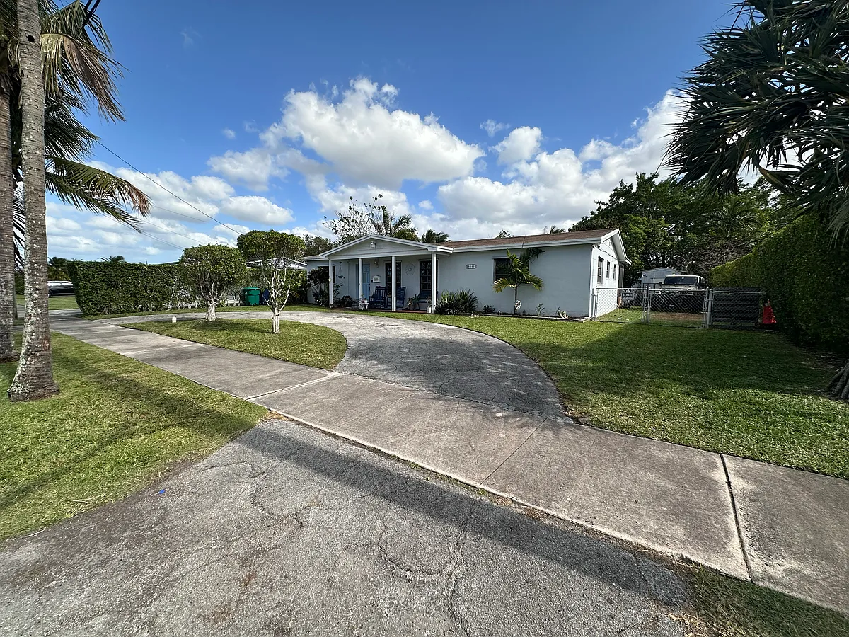 Building Photo - 9340 SW 15th St
