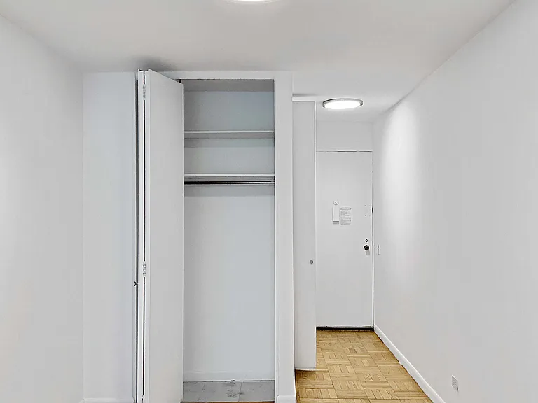 150 E 18th St #6E — Photo 10
