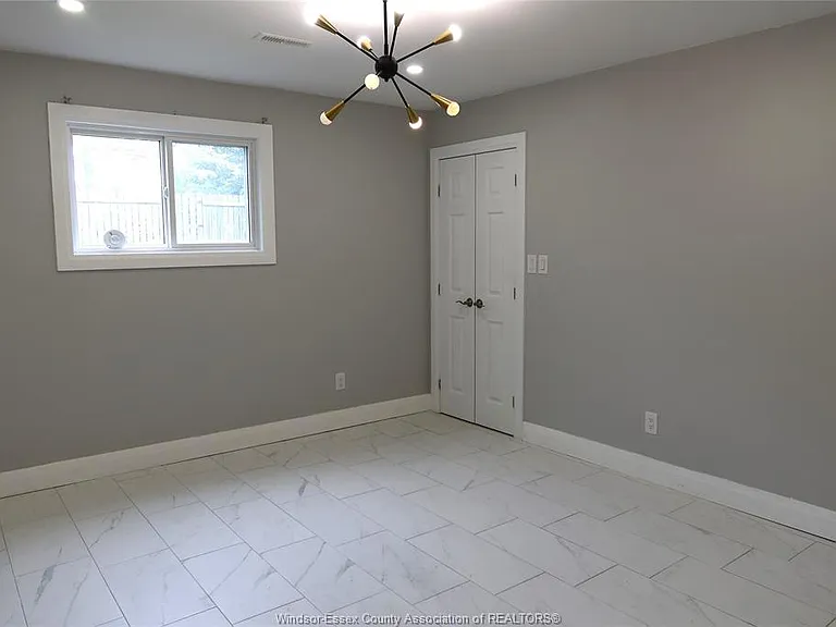 1953 Lepain Cres #LOWER — Photo 8