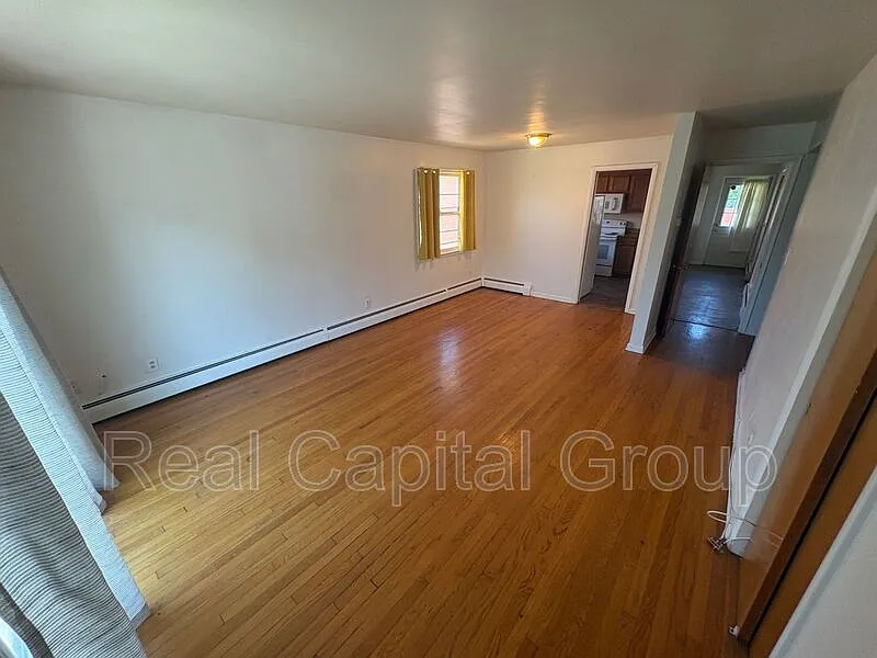 2 bed, 1.0 bath, $1,395 — Photo 2