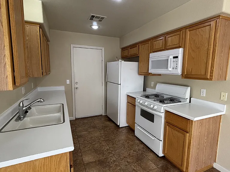 709 Spotted Eagle St — Photo 11