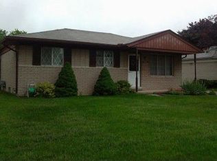18827 Rosegarden St, Roseville, MI 48066