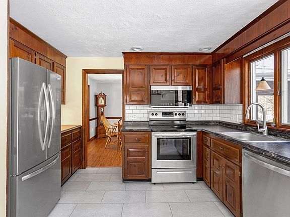 2nd image of 75 Jordan Rd