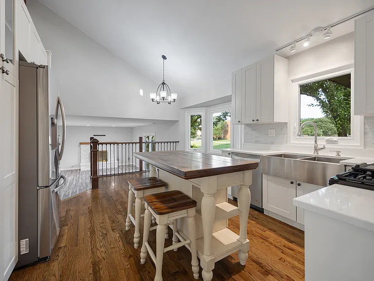 615 Chester Ct E — Photo 11