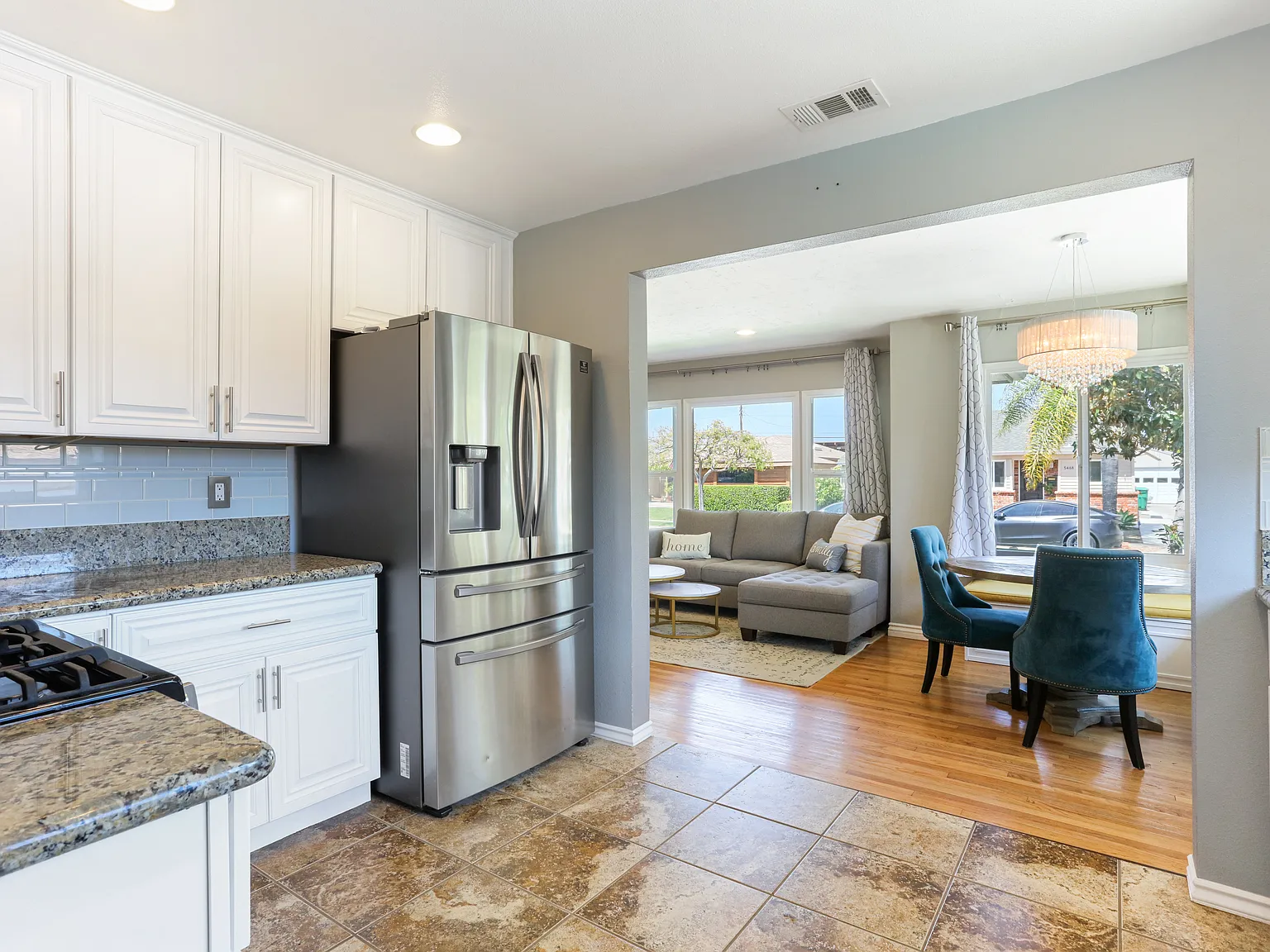 3 bed, 1123 sqft, $3,900 — Photo 3