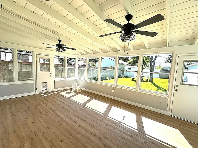 6621 Lindley Ave — Photo 10
