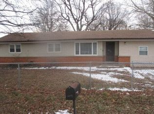 1928 S Sagamont Ave, Springfield, MO 65807
