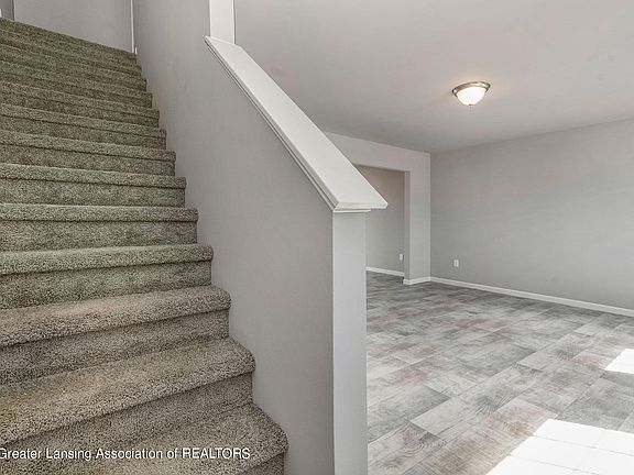 3rd image of 4467 Sunset Dr