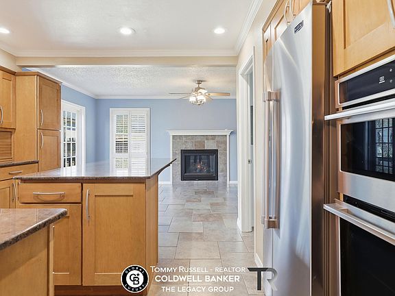 5th image of 3920 Eagle Dr