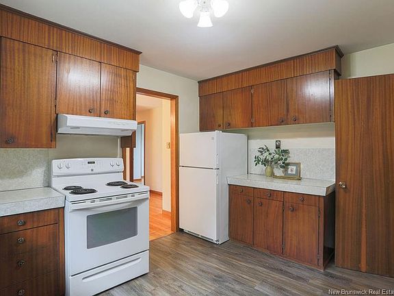 2nd image of 108 Robin Hood Ln