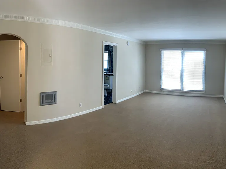 Lindbrook Manor Apartments — Photo 83