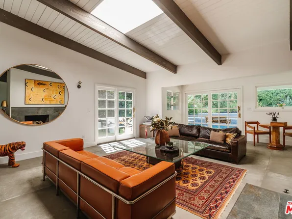 5813 El Canon Ave, Woodland Hills, CA 91367
