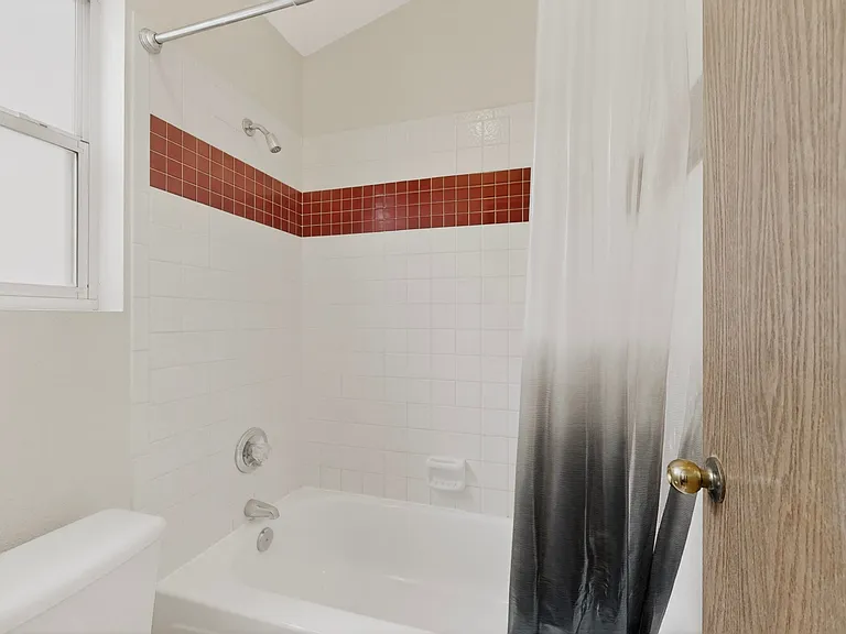 8908 Henriette Wyeth Dr NE — Photo 27