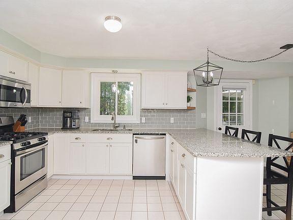 4th image of 163 Old Ferry Dr