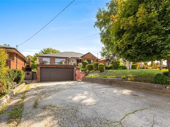 577 Rustic Rd, Toronto, ON M6L 1Y2