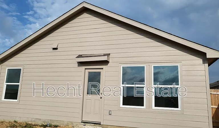 9137 Navarro Vis — Photo 6
