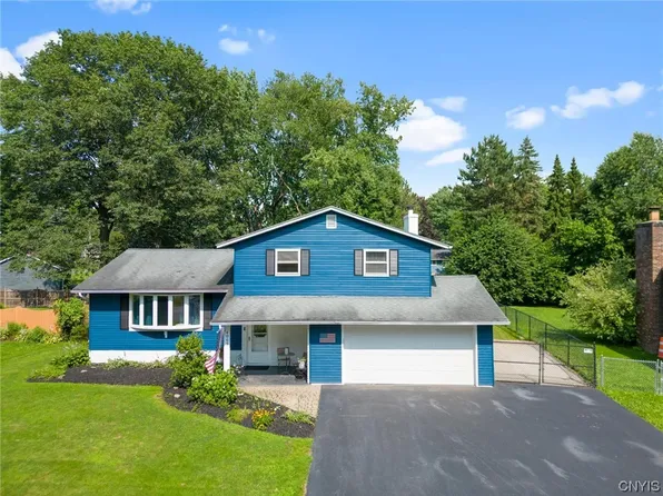 4065 Pawnee Dr, Liverpool, NY 13090