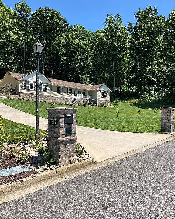 2nd image of 605 Chimney Top Ln