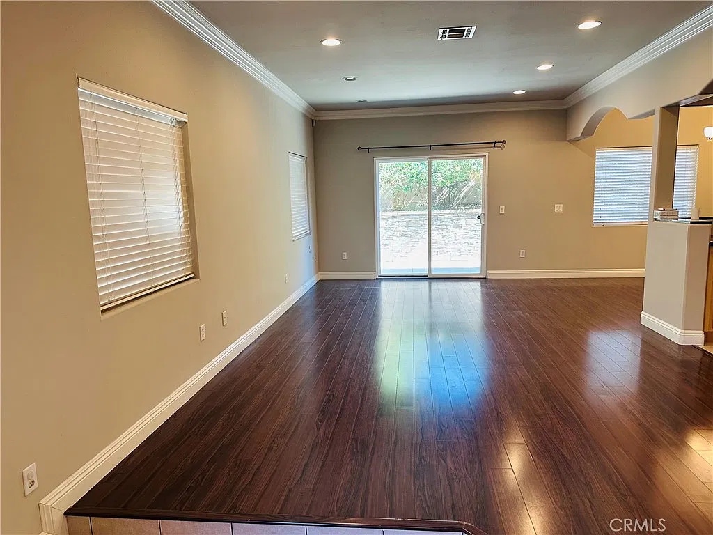 4 bed, 1862 sqft, $3,700 — Photo 4
