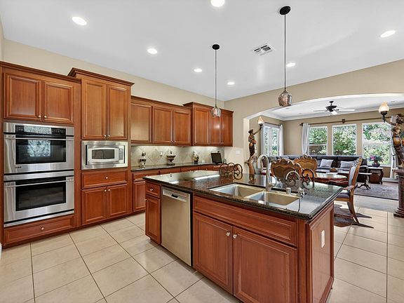 5th image of 3350 Greenview Dr