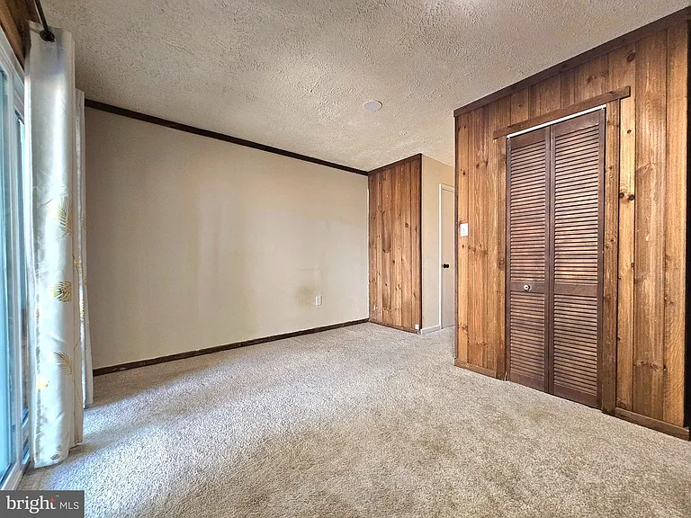 8561 Southlawn Ct — Photo 22