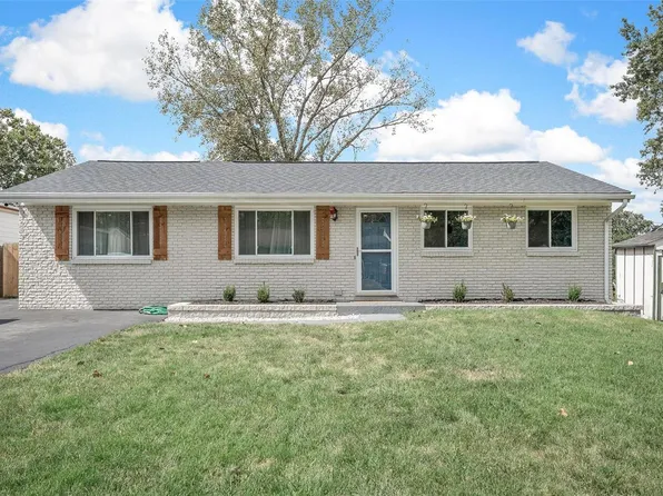 2119 Gladiator Dr, Fenton, MO 63026