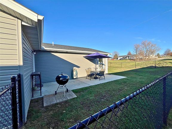 3rd image of 506 Southview Dr