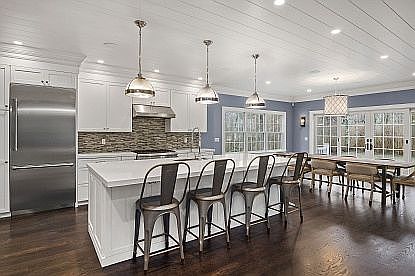 5th image of 8 Wood Lot Ln