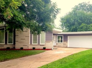 17535 Maple Dr, Lansing, IL 60438