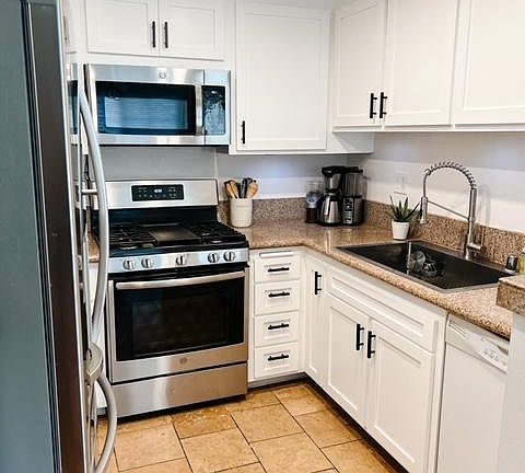 3rd image of 21815 Saticoy St Unit 37