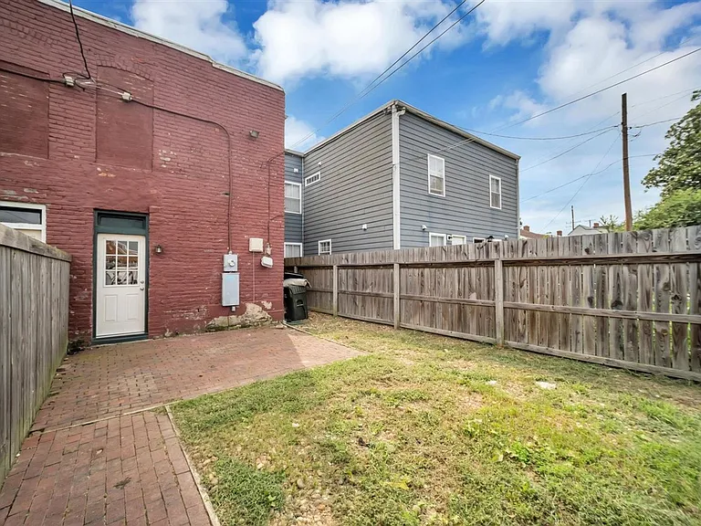 1834 Parkwood Ave — Photo 17
