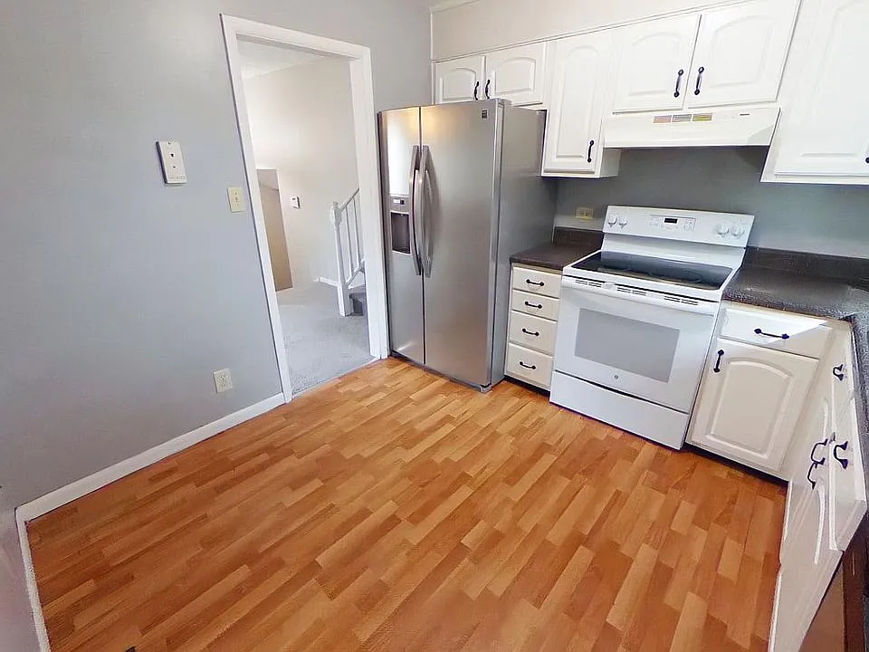 4 bed, 2.5 bath, 2050 sqft, $1,850 — Photo 4