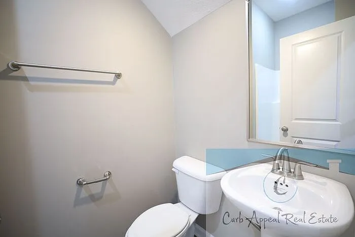 915 Dr Martin Luther King Jr Dr #C — Photo 12