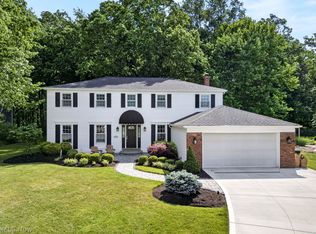 2393 Glen Valley Dr, Westlake, OH 44145