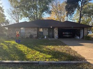 4113 Hilltop Acres Ln, Brenham, TX 77833