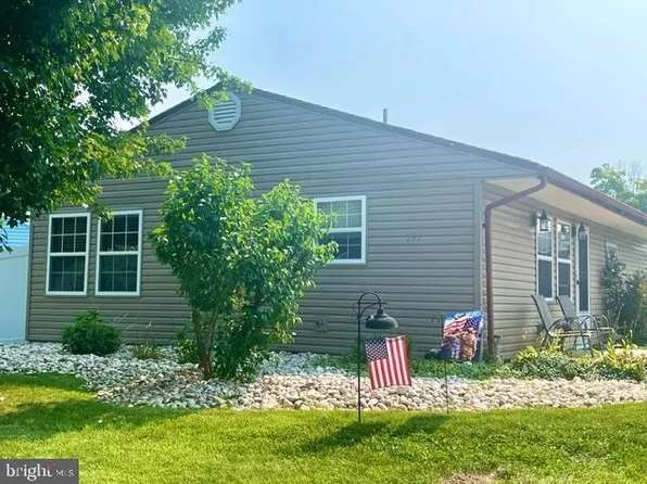 151 Willow Dr, Levittown, PA 19054