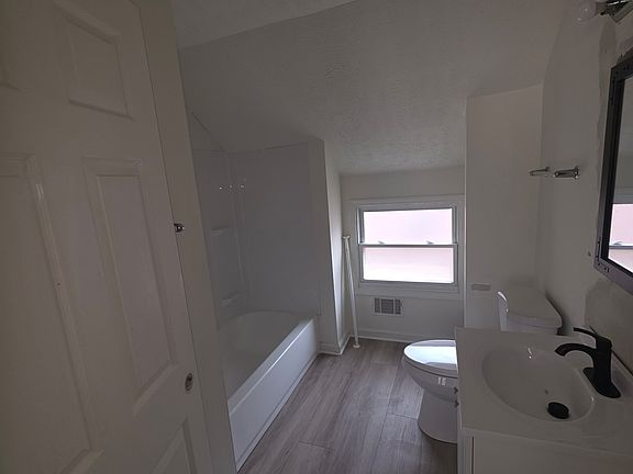 5th image of 10803 Reno Ave