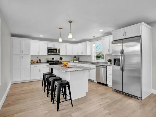 36 County St, Taunton, MA 02780