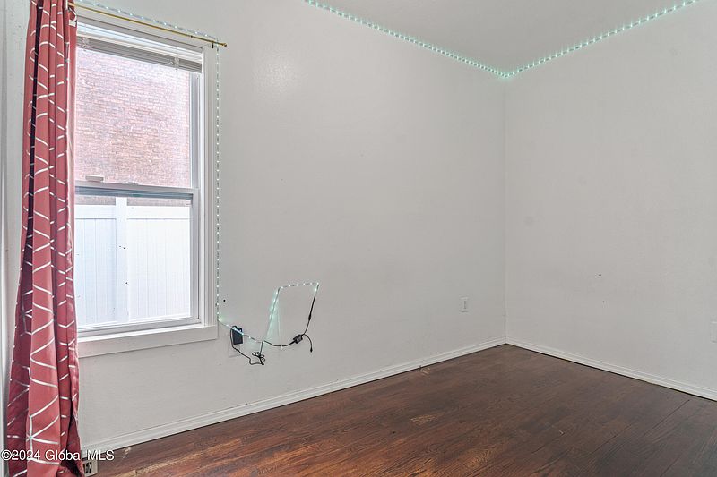 5th image of 1301 3rd Avenue