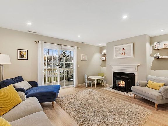 2nd image of 4703 Applewood Cir