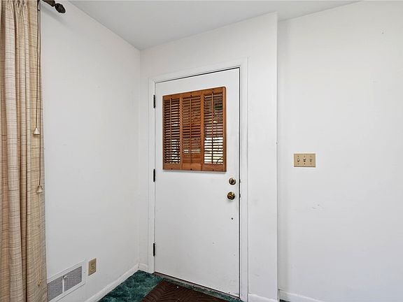 3rd image of 5909 Algoma St