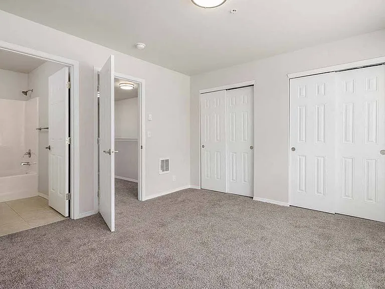 Pine Street Townhomes — Photo 10