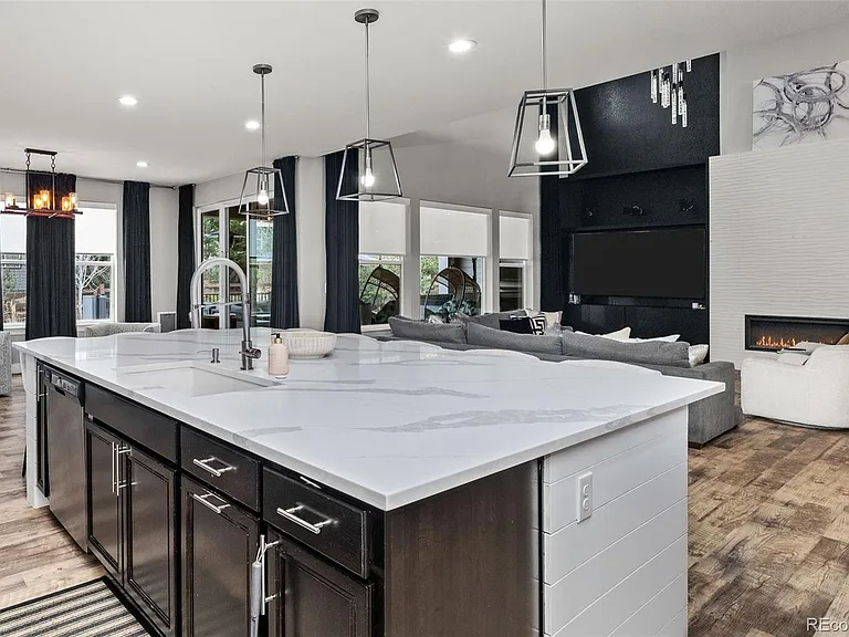 25537 E Alder Dr — Photo 11
