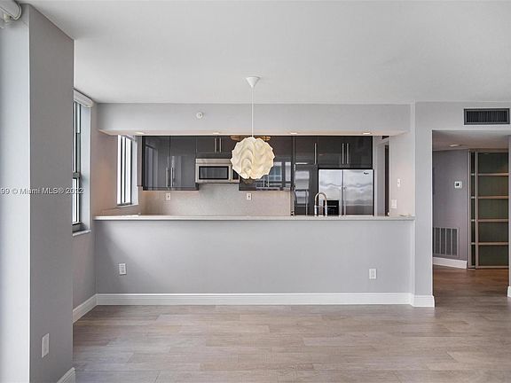 4th image of 650 West Ave APT 701