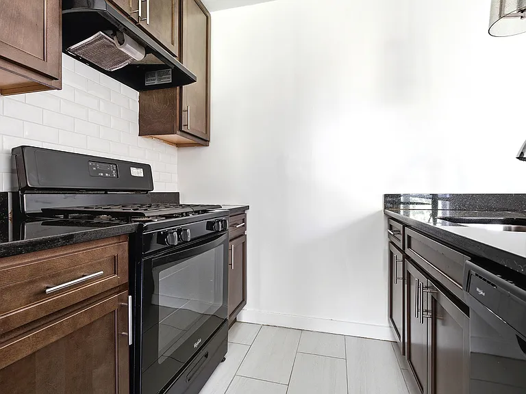138 Clinton Pl #1B — Photo 4