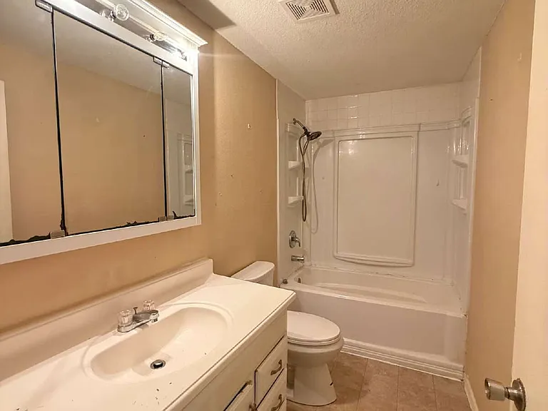 878 Evergreen St #11 — Photo 6