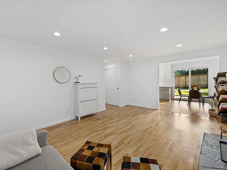 22 223rd St SW — Photo 5