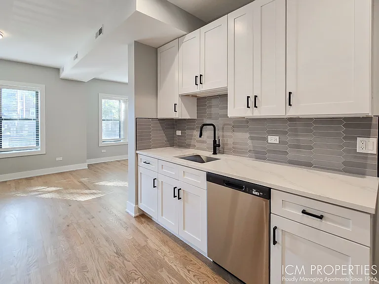 4828 N Wolcott Ave #1 — Photo 1
