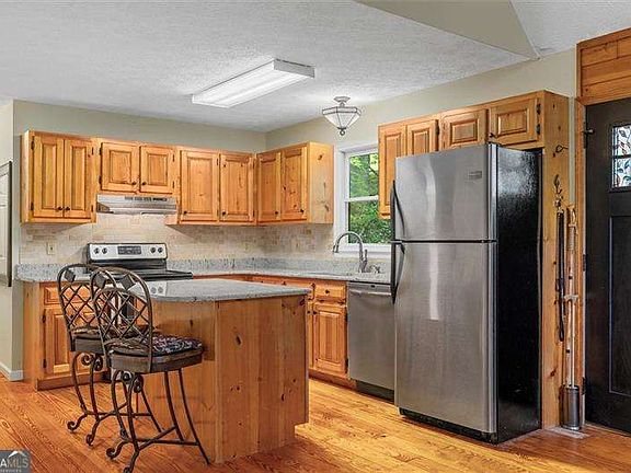 5th image of 1083 Mountain Oak Rd